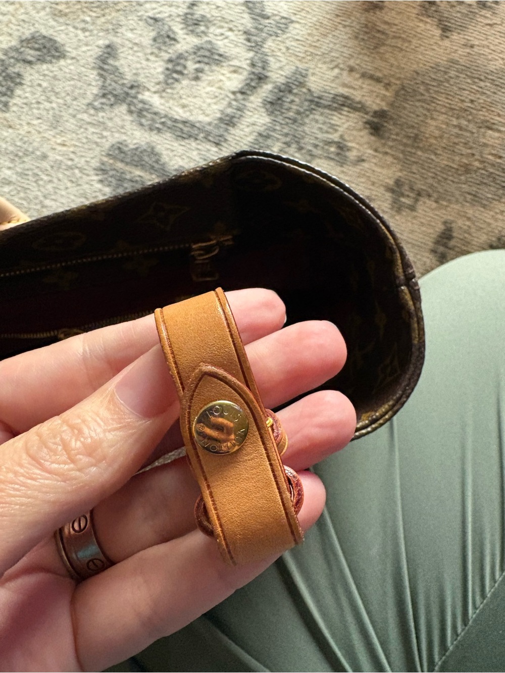 Louis Vuitton Monogram Tote with Natural Vachetta Handles - Picture 9 of 15